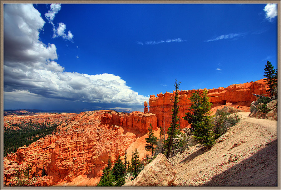 Bryce 77 HDR Peekaboo IMG172978